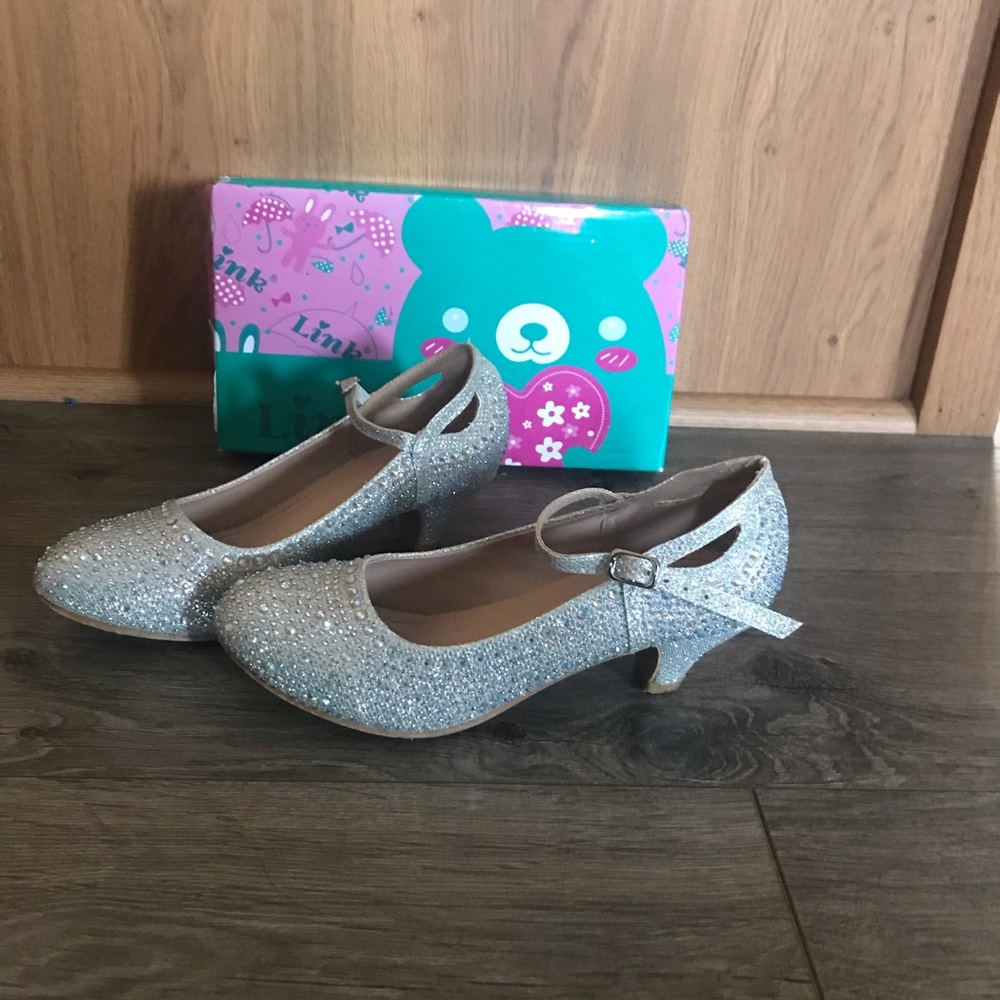 Link dress shoes